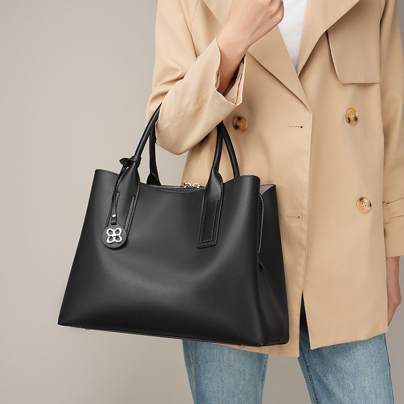 Shoulder Bag Structured - Женская черная сумка-тоут из натуральной кожи