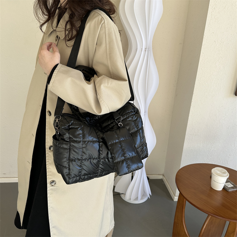 Роскошная вместительная сумка  – обзор и цена Shoulder Bag Structured