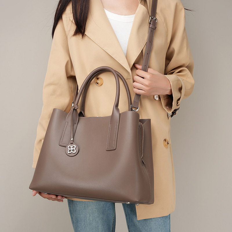 Женская черная сумка-тоут из н – обзор и цена Shoulder Bag Structured