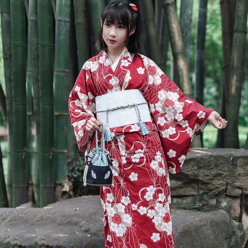 Красное японское кимоно-юката  – обзор и цена Japanese Women Formal Wear
