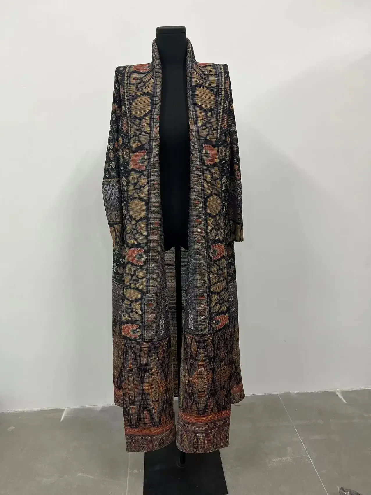 Miyake плиссированный плащ со  – обзор и цена Trench Coat Formal