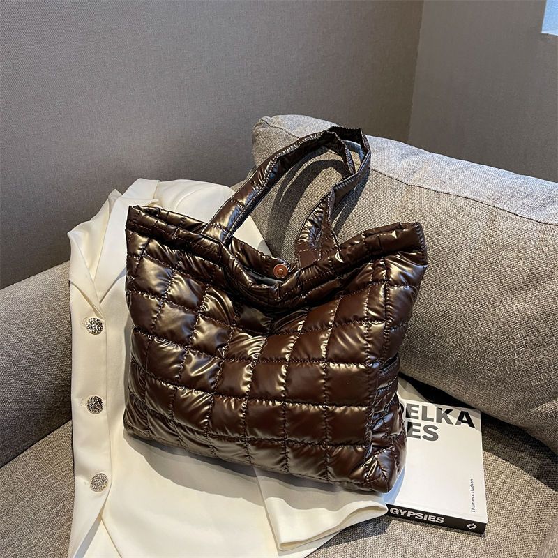 Лидер продаж, зимние космическ – обзор и цена Shoulder Bag Structured