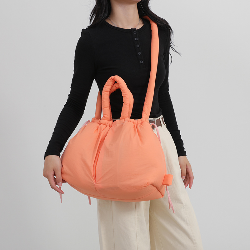 Новая женская сумка, стеганая  – обзор и цена Shoulder Bag Structured